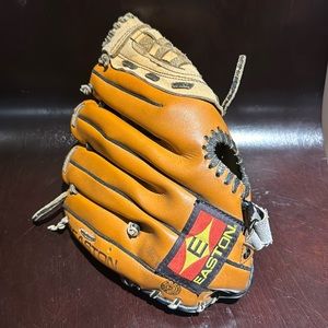 Easton baseball glove, kids, in hood condition. Bought pre-owned, never used.